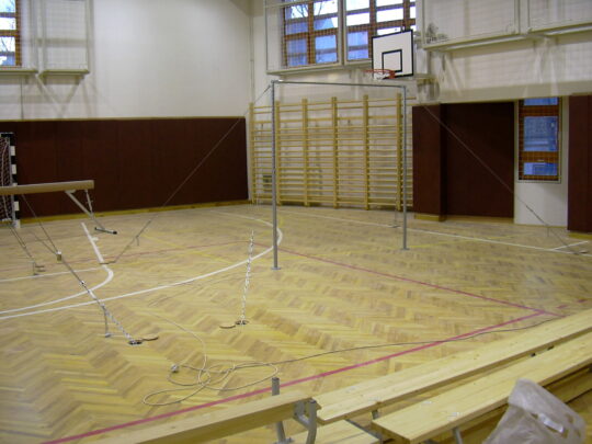 Bara fixa pentru gimnastica in sala de antrenament