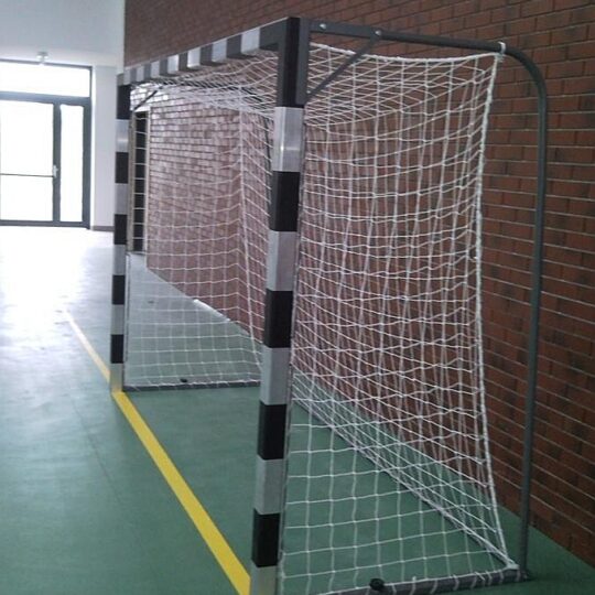 poarta handbal aluminiu montata in sala