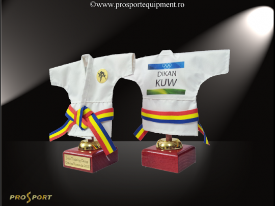 Trofeul TR32 accesorizat