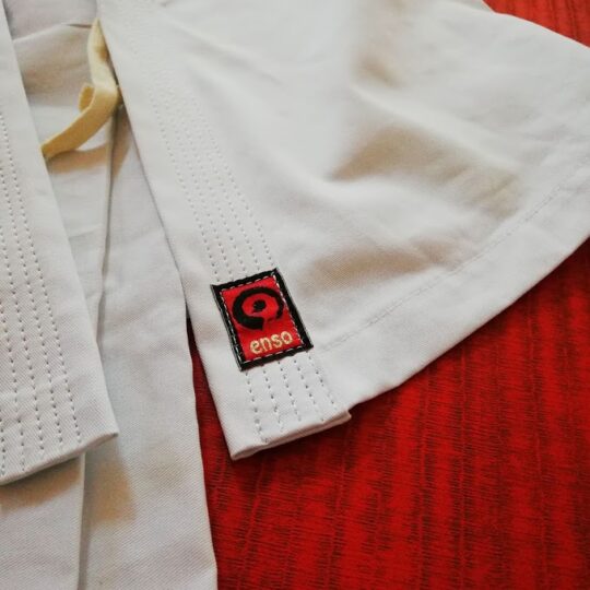 karate-gi ENSO, detaiu cu eticheta Enso