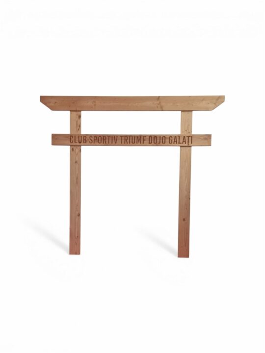 tori japonez personalizat prin CNC cu denumirea clubului