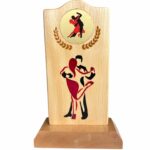 Trofeu dans lemn Salsa fara personalizare pe soclu